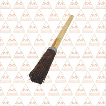 Pincel sanitário de piaçava com cabo madeira